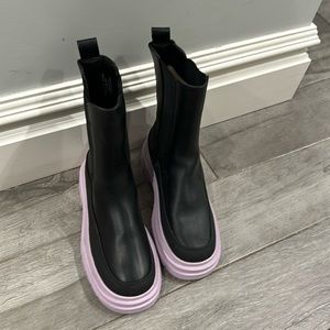 Black boots with light purple heel